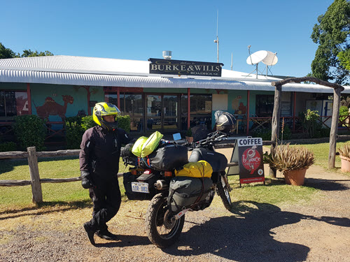 Breakfast stop at Burke and Wills roadhouse