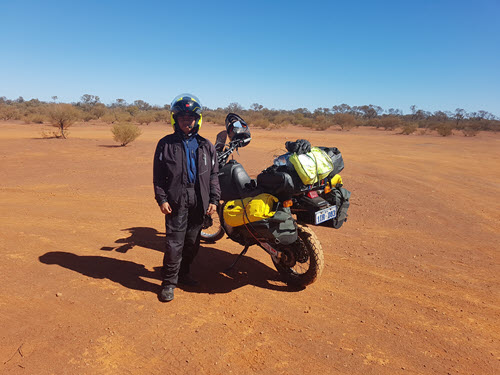 Rest stop between Marla and Coober Pedy